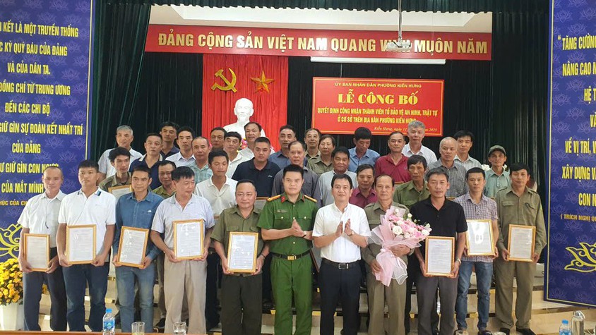 Phường Kiến Hưng tổ chức Lễ công bố Quyết định công nhận thành viên Tổ bảo vệ an ninh, trật tự ở cơ sở