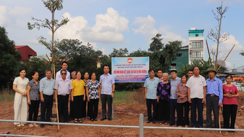 Mặt trận tổ quốc Việt Nam xã Bát Tràng gắn biển mô hình 