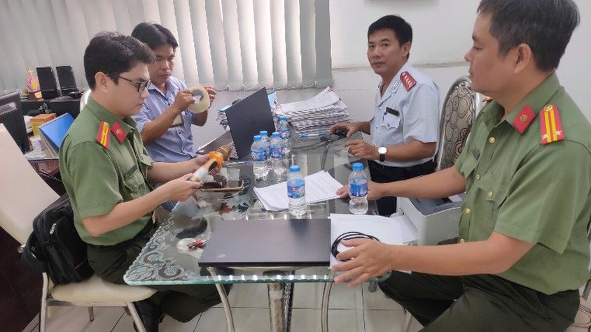 TUYÊN TRUYỀN TỚI NGƯỜI DÂN, CÁC HỘ KINH DOANH VÀ DOANH NGHIỆP TRÊN ĐỊA BÀN 