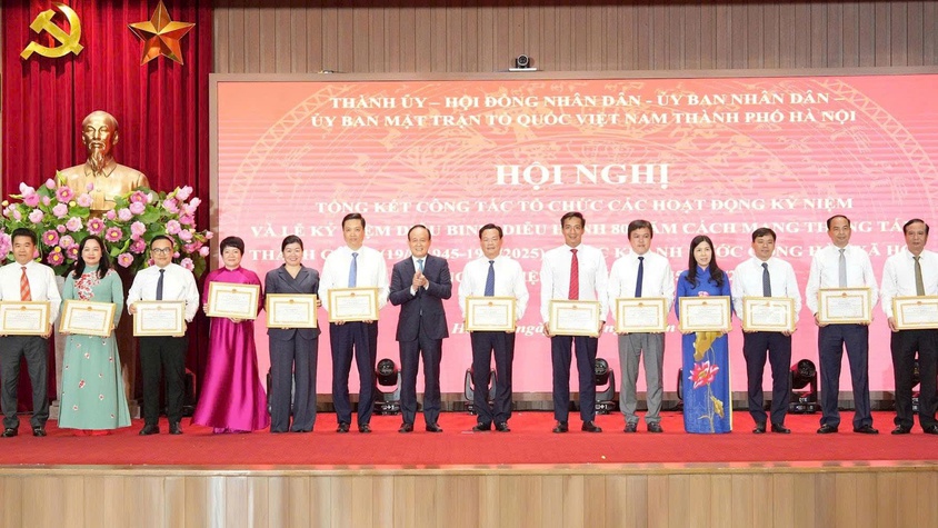 PHƯỜNG CẦU GIẤY NHẬN BẰNG KHEN CỦA UBND THÀNH PHỐ HÀ NỘI TRONG TRIỂN KHAI THỰC HIỆN CÁC HOẠT ĐỘNG KỶ NIỆM CHÀO MỪNG 80 NĂM CÁCH MẠNG THÁNG TÁM THÀNH CÔNG VÀ QUỐC KHÁNH 2/9