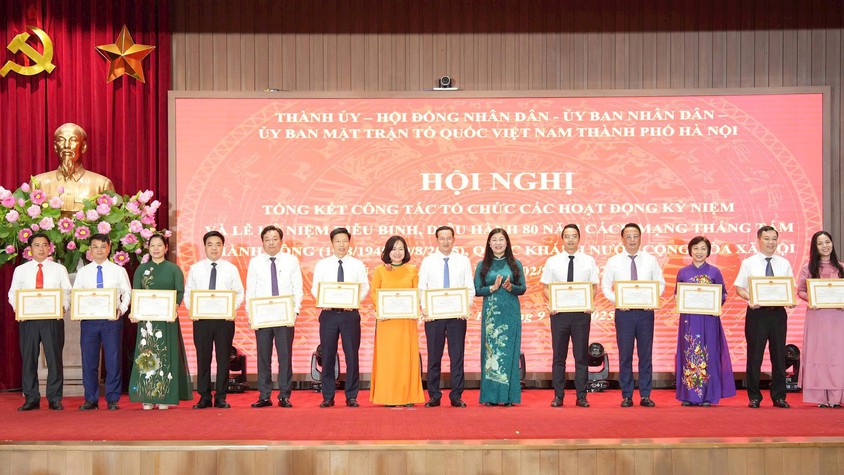 UBND PHƯỜNG KIM LIÊN NHẬN BẰNG KHEN CỦA CHỦ TỊCH UBND THÀNH PHỐ HÀ NỘI TRONG TRIỂN KHAI THỰC HIỆN CÁC HOẠT ĐỘNG KỶ NIỆM CHÀO MỪNG 80 NĂM CÁCH MẠNG THÁNG TÁM THÀNH CÔNG VÀ QUỐC KHÁNH 2/9