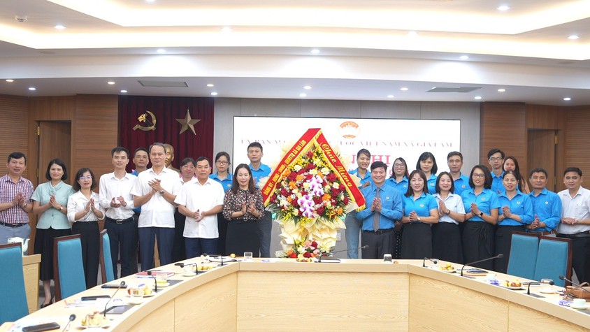 Gia Lâm công bố Quyết định thành lập Công đoàn xã
