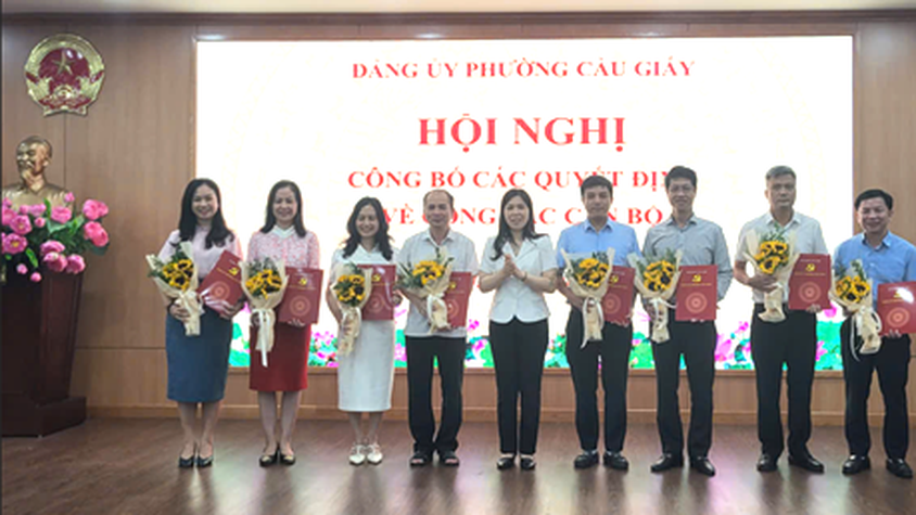 Đảng ủy phường Cầu Giấy tổ chức Hội nghị công bố và trao Quyết định về công tác tổ chức, cán bộ
