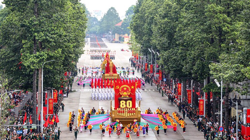 Non sông tụ hội, cảm xúc dâng trào