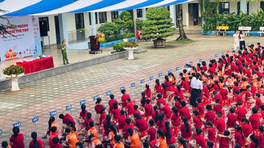 Công an xã Gia Lâm tổ chức tuyên truyền các quy định về an toàn PCCC và an toàn giao thông