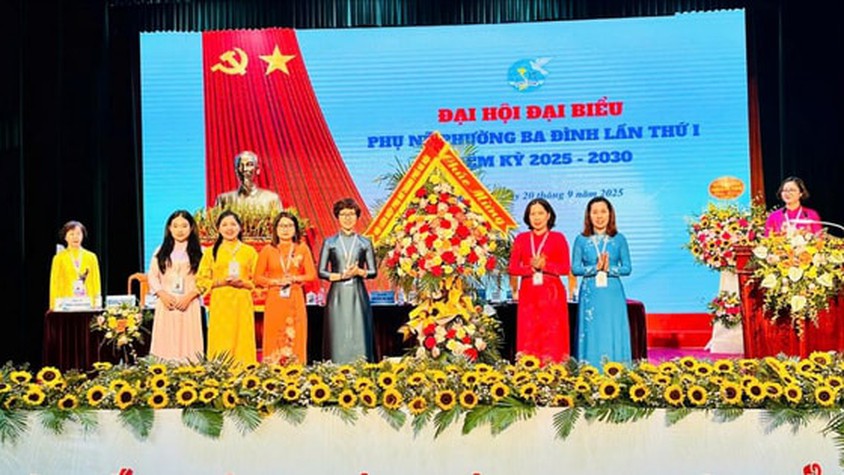 Đồng chí Nguyễn Tuyết Trinh giữ chức Chủ tịch Hội Liên hiệp phụ nữ phường Ba Đình