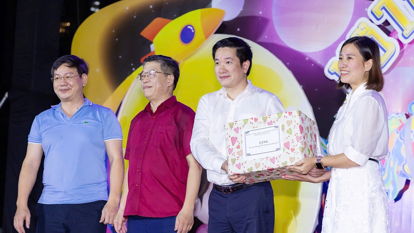 Đồng chí Nguyễn Huy Cường dự và chung vui 