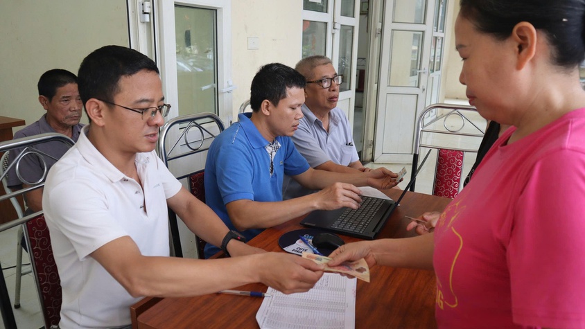 Phường Từ Liêm khẩn trương triển khai chi trả tiền quà kỷ niệm Quốc khánh 2/9 cho người dân
