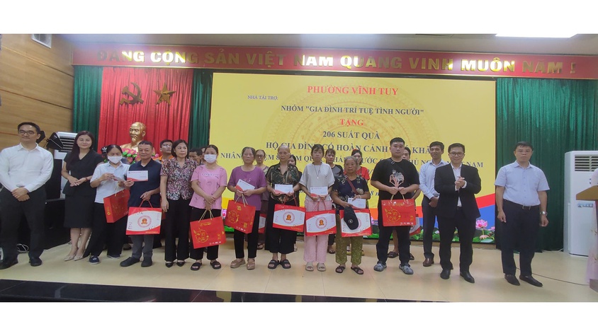 TRAO YÊU THƯƠNG TỚI CÁC HỘ GIA ĐÌNH KHÓ KHĂN NHÂN DỊP 80 NĂM QUỐC KHÁNH 02-9