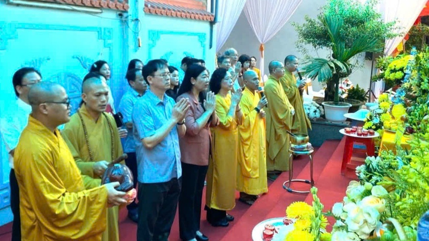 Phường Vĩnh Tuy tưởng niệm đồng bào chết vì oanh tạc và nạn đói năm 1944-1945