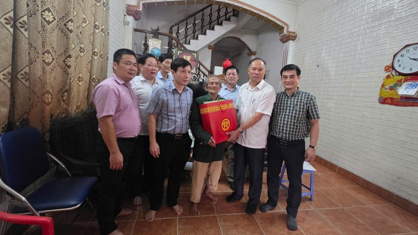 Phường Hoàng Liệt tổ chức thăm và tặng quà của Thành phố cho các đối tượng người có công tiêu biểu nhân kỷ niệm 80 năm Quốc khánh Nước Cộng hòa Xã hội Chủ nghĩa Việt Nam (02/9/1945 - 02/9/2025)