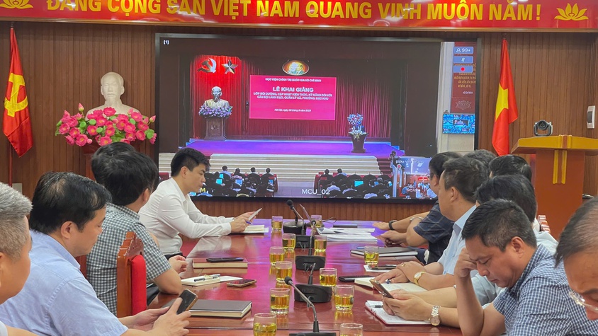 Các đồng chí Lãnh đạo xã Vĩnh Thanh tham lớp bồi dưỡng, cập nhật kiến thức kỹ năng đối với cán bộ lãnh đạo, quản lý xã, phường, đặc khu do Học viện Chính trị Quốc gia Hồ Chí Minh khai giảng.