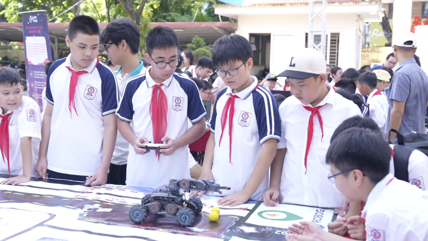 Ngày hội trải nghiệm STEM, AI và Robotics tại trường THCS Xuân Đỉnh
