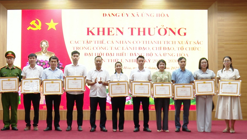 XÃ ỨNG HOÀ TỔ CHỨC CHÀO CỜ VÀ SINH HOẠT DƯỚI CỜ THÁNG 9.2025