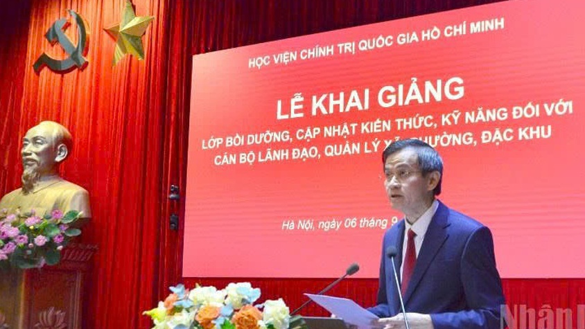 Bồi dưỡng, cập nhật kiến thức, kỹ năng đối với cán bộ lãnh đạo cấp xã