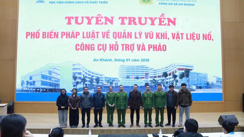 Công an xã An Khánh tuyên truyền phổ biến pháp luật về quản lý vũ khí, vật liệu nổ, công cụ hỗ trợ và pháo