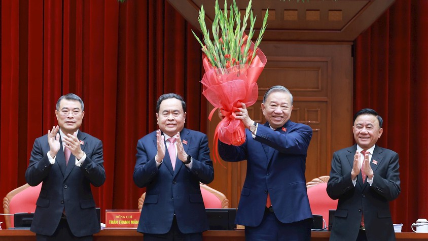 Chỉ thị của Bộ Chính trị về nghiên cứu, học tập, quán triệt, tuyên truyền và triển khai thực hiện Nghị quyết Đại hội XIV của Đảng