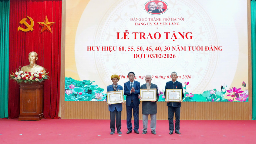 Xã Yên Lãng tổ chức trao Huy hiệu Đảng đợt 3/2/2026