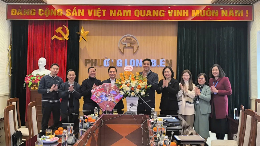 Giáo xứ Tử Đình thăm, chúc Tết UBND phường Long Biên nhân dịp Xuân Bính Ngọ 2026