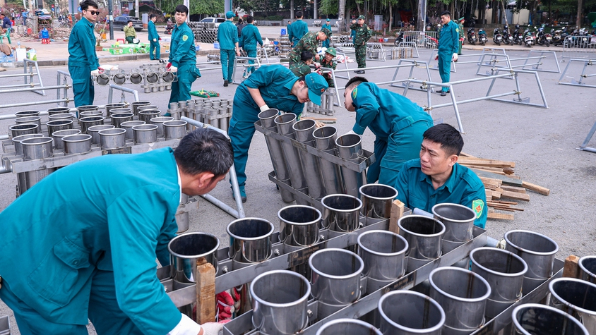 Toàn cảnh trận địa pháo hoa ở Hà Nội chào mừng năm mới Bính Ngọ 2026