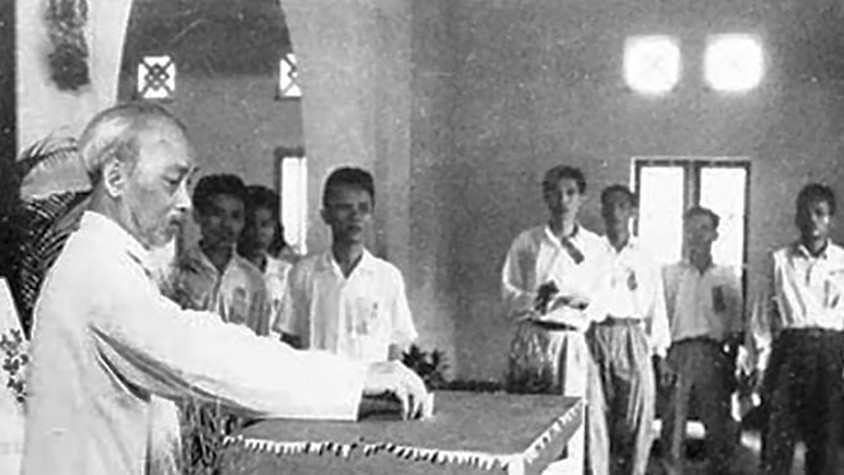 Bác Hồ với dân chủ và bài học về đạo đức cách mạng