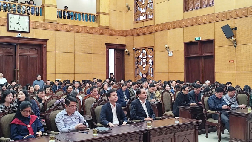 Cán bộ, đảng viên phường Tây Hồ tham dự tiếp sóng Hội nghị toàn quốc quán triệt, triển khai thực hiện nghị quyết của Bộ Chính trị