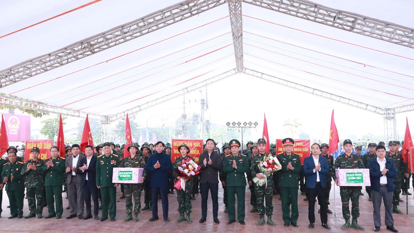 Tết Quân Dân ở xã đảo Minh Châu: Nơi mùa xuân bắt đầu bằng những việc làm nghĩa tình.