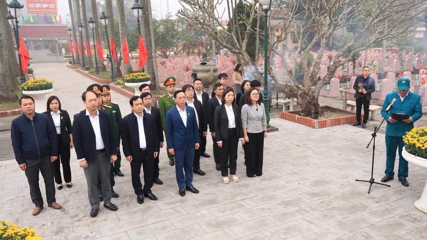 Phường Long Biên tổ chức viếng nghĩa trang Liệt sĩ Kim Sơn, Yên Viên nhân dịp Tết nguyên đán Bính Ngọ 2026