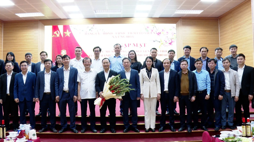 ĐẢNG ỦY – HĐND – UBND XÃ ỨNG HÒA TỔ CHỨC GẶP MẶT, CHÚC MỪNG ĐỒNG CHÍ NGUYỄN TIẾN THIẾT