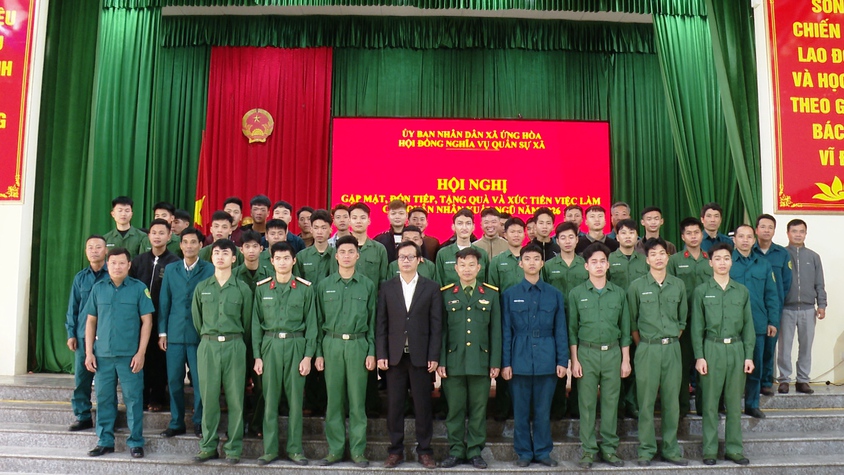XÃ ỨNG HÒA TỔ CHỨC GẶP MẶT, TẶNG QUÀ VÀ TƯ VẤN VIỆC LÀM CHO QUÂN NHÂN XUẤT NGŨ NĂM 2026