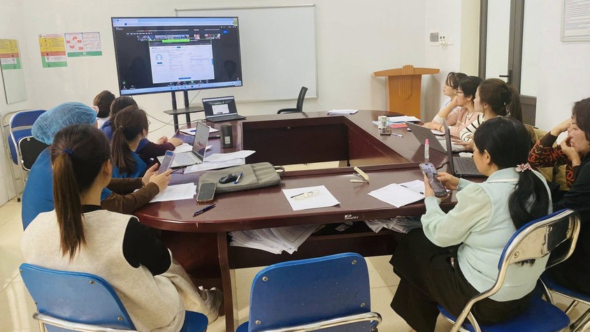 TRẠM Y TẾ XÃ BA VÌ TỔ CHỨC TẬP HUẤN TRIỂN KHAI CHIẾN DỊCH 90 NGÀY RÀ SOÁT, CẬP NHẬT HỒ SƠ SỨC KHỎE ĐIỆN TỬ