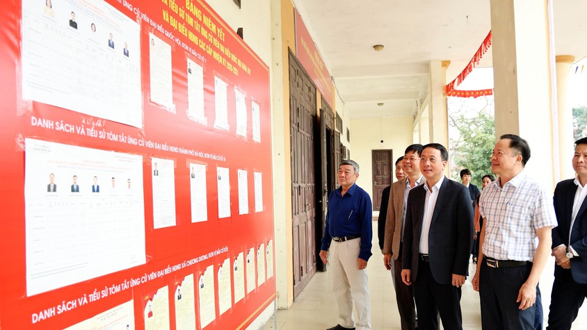 Trưởng Ban Nội chính Thành ủy Trần Đình Cảnh kiểm tra công tác chuẩn bị bầu cử tại xã Chương Dương