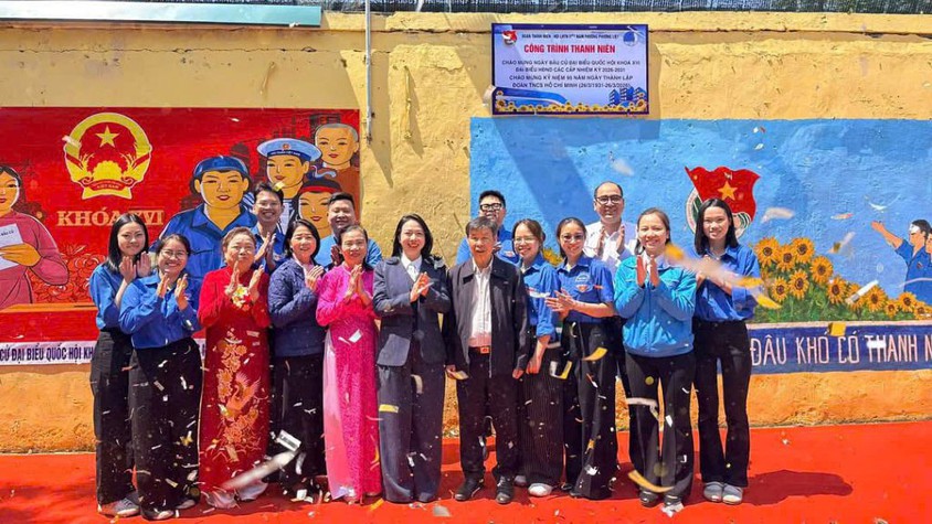 PHƯƠNG LIỆT: GẮN BIỂN CÔNG TRÌNH THANH NIÊN CHÀO MỪNG CÁC SỰ KIỆN TRỌNG ĐẠI