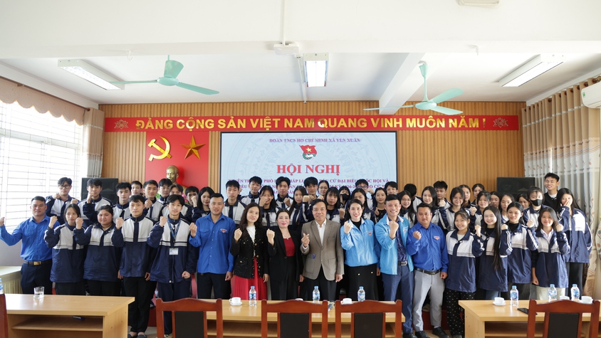 Xã Yên Xuân tuyên truyền pháp luật bầu cử cho cử tri tròn 18 tuổi