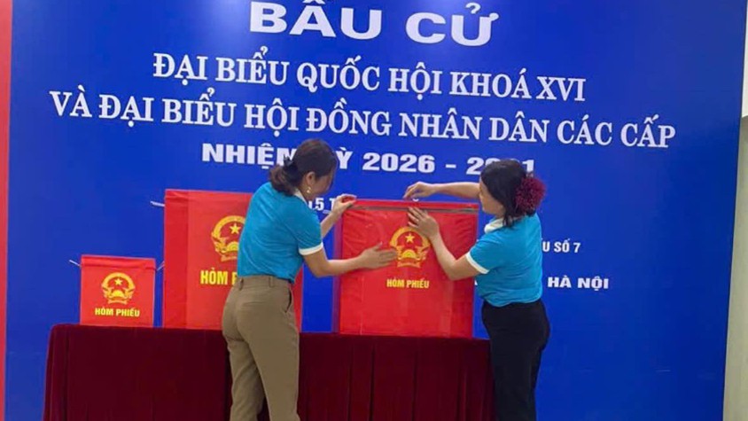 Phụ nữ xã Hưng Đạo chung tay chuẩn bị cho Ngày hội bầu cử