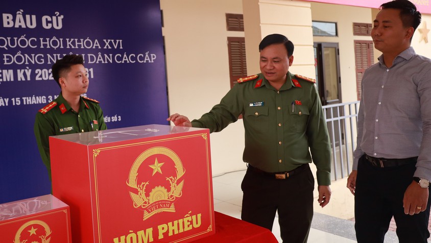 Đoàn công tác Công an TP Hà Nội kiểm tra công tác bảo đảm an ninh trật tự phục vụ bầu cử tại xã Minh Châu