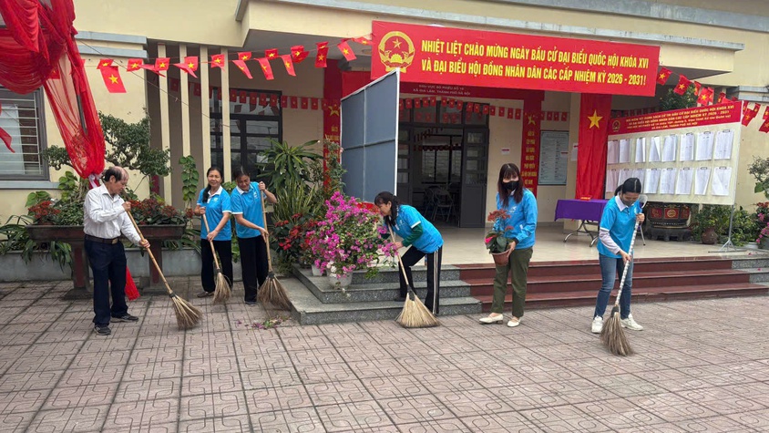 Xã Gia Lâm đồng loạt ra quân tổng vệ sinh môi trường chào mừng ngày bầu cử