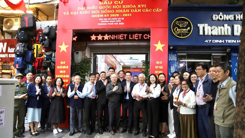 Hoàn Kiếm đã sẵn sàng là bông hoa đẹp nhất trong ngày hội non sông