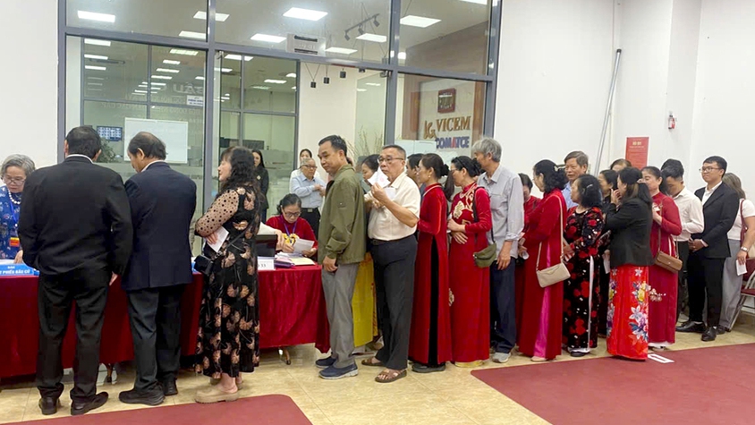 Không khí sôi nổi, tỷ lệ cử tri đi bầu tăng nhanh