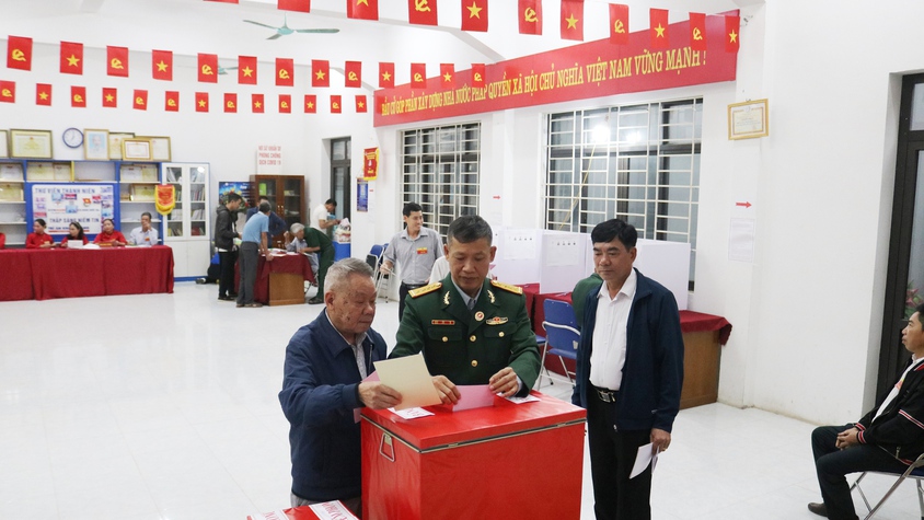 Quốc Oai: Đến 10h, hơn 74,76% cử tri đã tham gia bỏ phiếu, điểm cao nhất đạt 96,38%