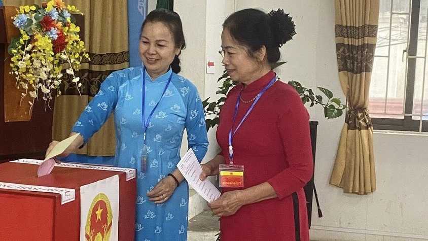 Cử tri Gia Lâm tích cực tham gia bầu cử trong buổi chiều ngày 15/3