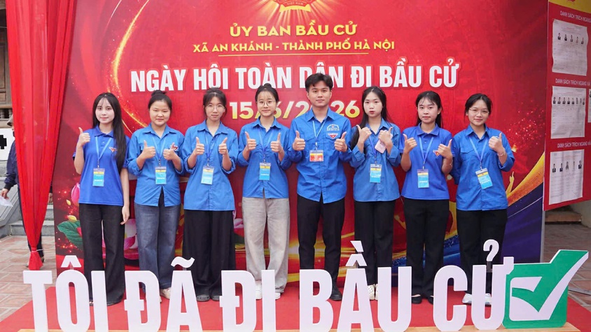 ĐOÀN VIÊN, THANH NIÊN XÃ HƯNG ĐẠO TÍCH CỰC HỖ TRỢ TẠI CÁC ĐIỂM BỎ PHIẾU