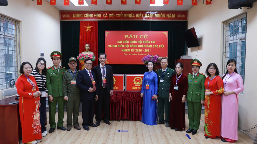 TUỔI TRẺ THANH TRÌ TÍCH CỰC HỖ TRỢ TẠI CÁC ĐIỂM BỎ PHIẾU – CHUNG TAY CHO NGÀY HỘI TOÀN DÂN