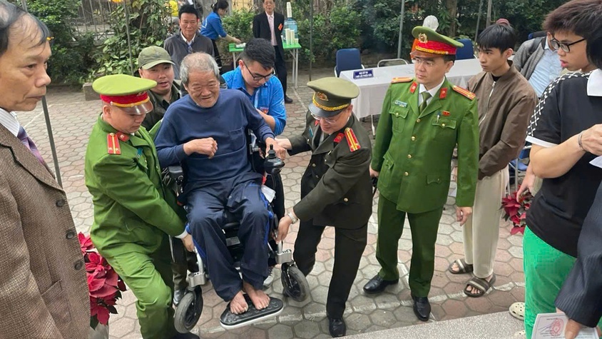 Những hình ảnh đẹp của phường Đông Ngạc trong Ngày hội toàn dân đi bầu cử