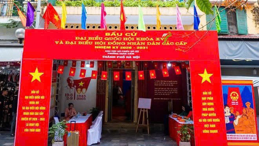 Người dân Hà Nội đi bầu cử tại các di tích lịch sử văn hóa