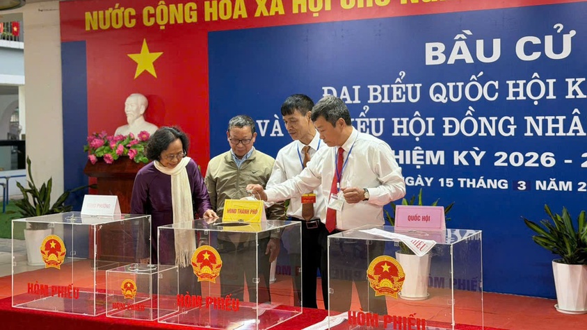 Cử tri phường Nghĩa Đô tưng bừng trong ngày hội non sông