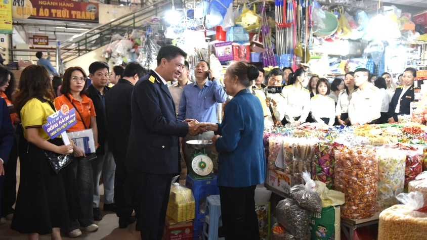 Thuế Hà Nội ra quân Tháng cao điểm đồng hành, hỗ trợ hộ kinh doanh quyết toán thuế