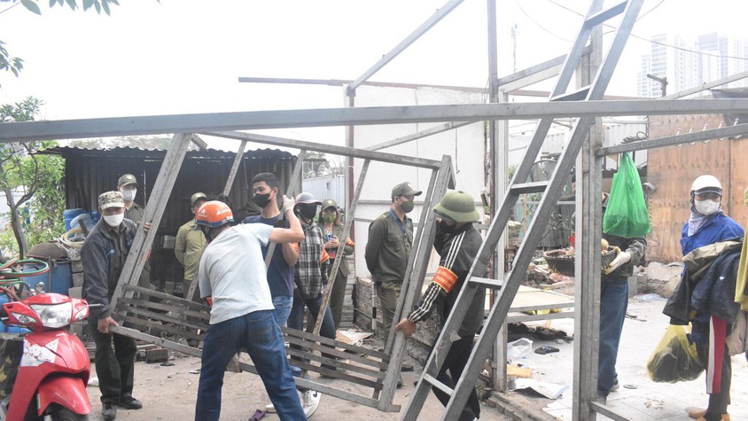 Phường Đại Mỗ kiên quyết liệt lập lại trật tự quản lý đất đai, đồng loạt tổ chức cưỡng chế khắc phục hậu quả vi phạm