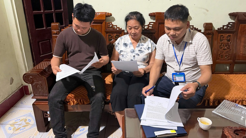 Câu chuyện đẹp về hỗ trợ thủ tục hành chính cho người yếu thế