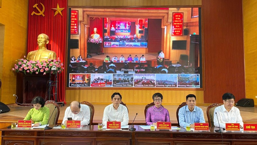 Ứng cử viên đại biểu Quốc hội khoá XVI tiếp xúc cử tri tại Đơn vị bầu cử số 2, thành phố Hà Nội.